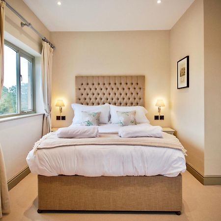 Blacknest Golf And Country Club Алтон Екстериор снимка