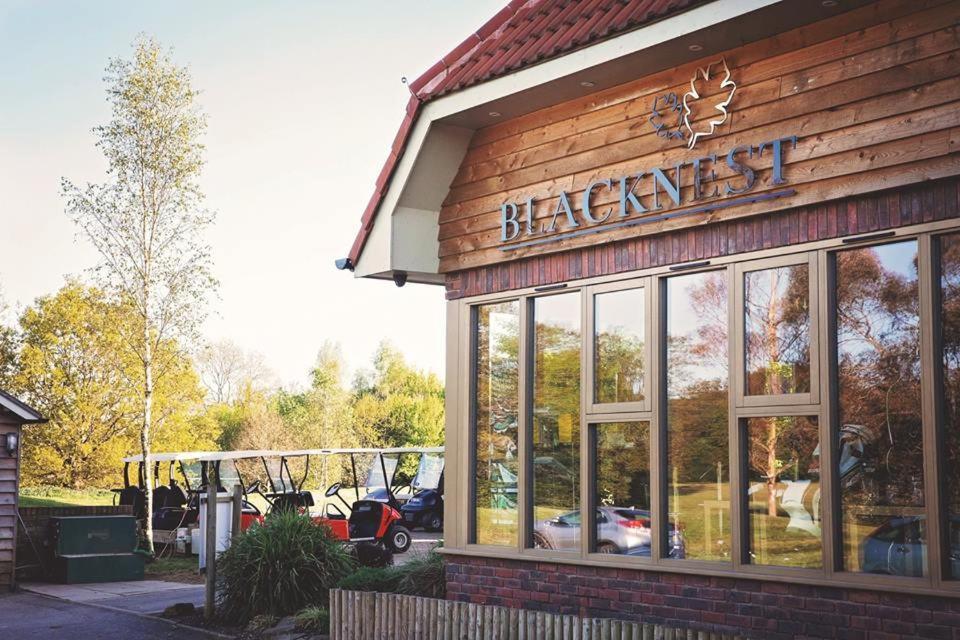 Blacknest Golf And Country Club Алтон Екстериор снимка