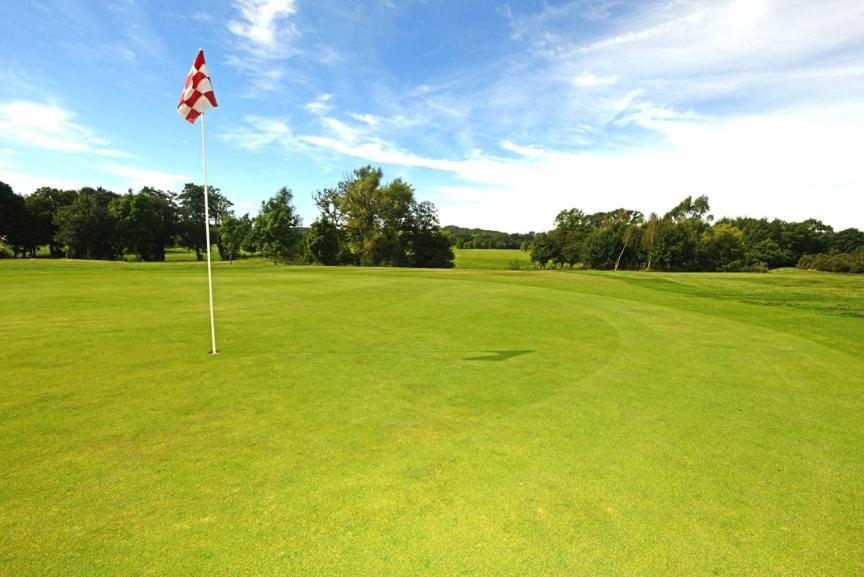 Blacknest Golf And Country Club Алтон Екстериор снимка